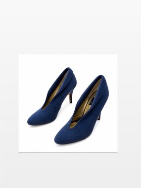 Like New Dolce Vita Suede Navy Pointed Pump with V-Cut